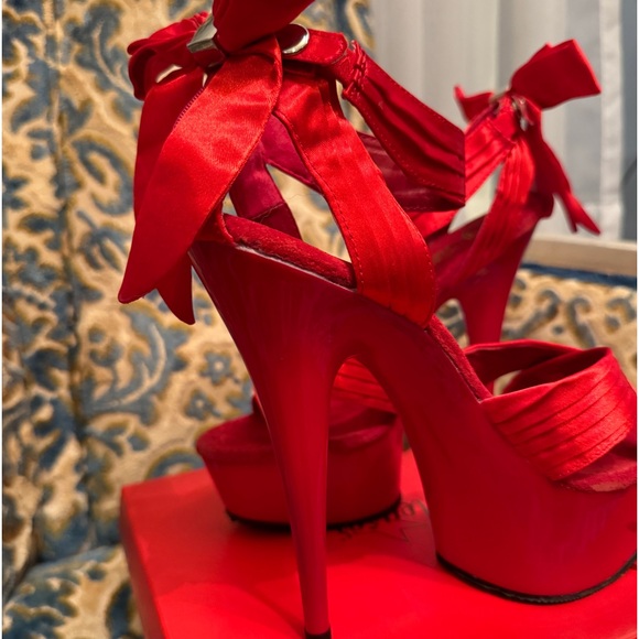 Pleaser Red Satin delight size 9, only worn once - Picture 4 of 4